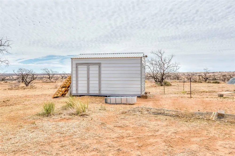 12487 CR 4102 Hermleigh, TX 79526