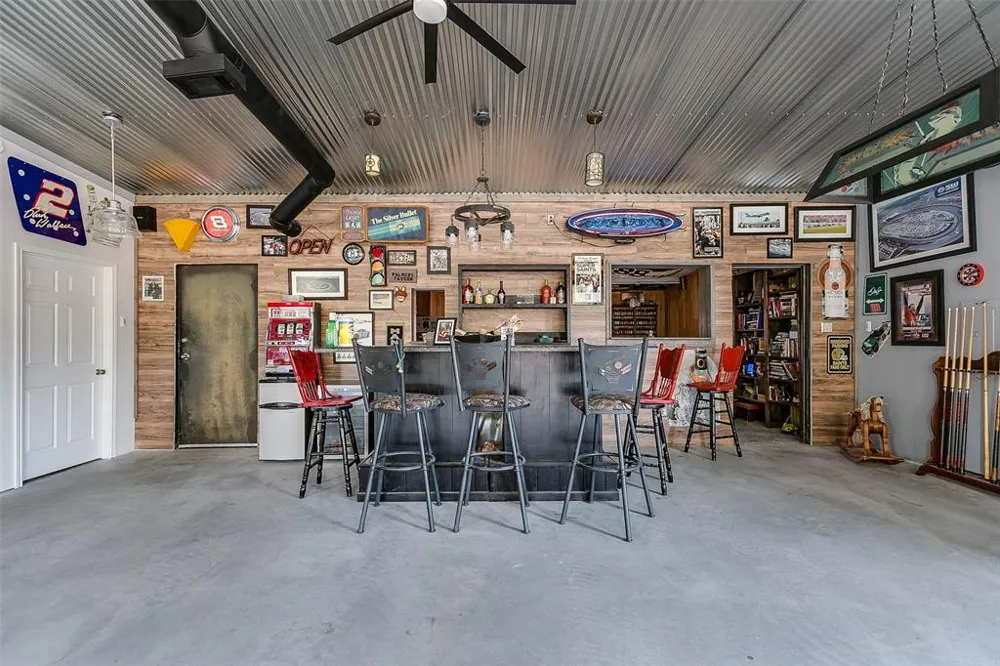 COX RD Robert Lee, TX 76945