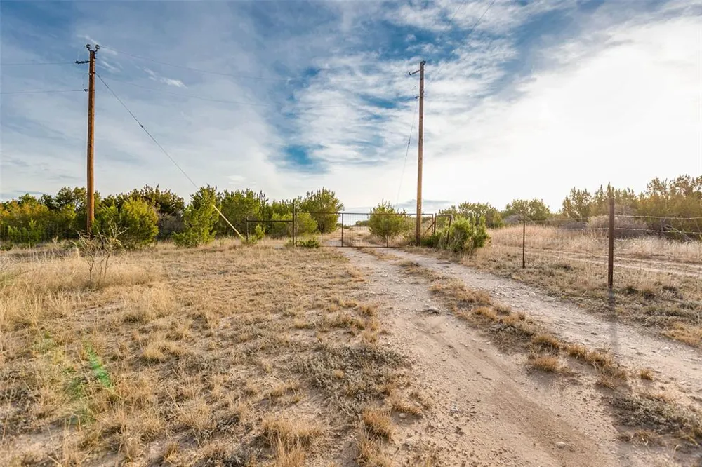 COX RD Robert Lee, TX 76945
