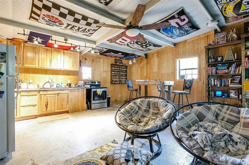 COX RD Robert Lee, TX 76945