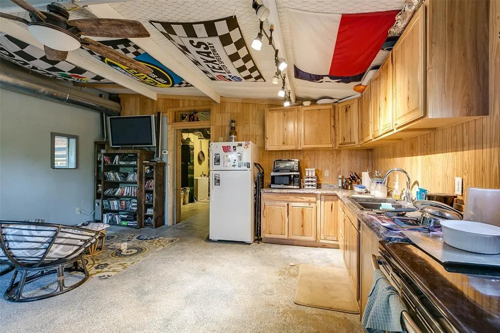 COX RD Robert Lee, TX 76945