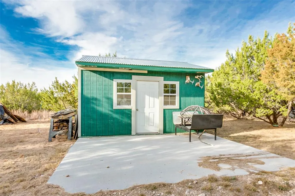 COX RD Robert Lee, TX 76945