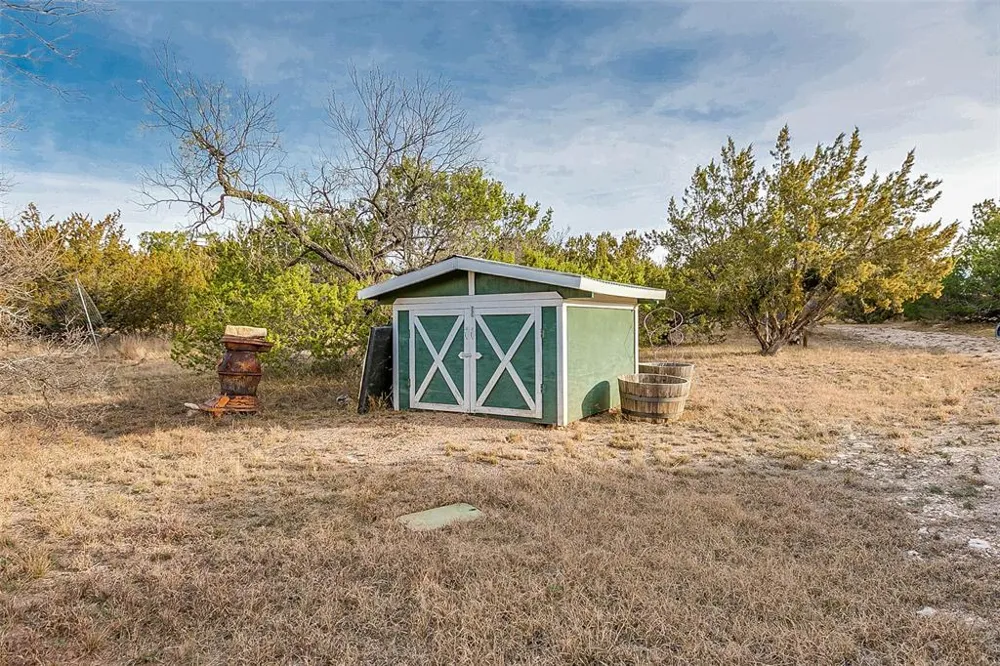COX RD Robert Lee, TX 76945