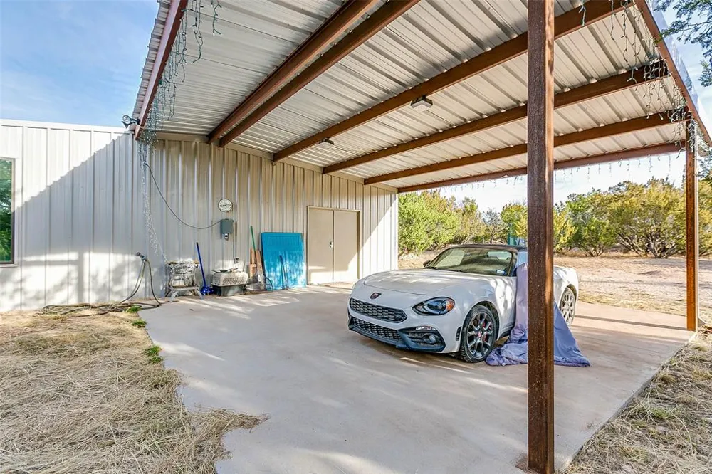 COX RD Robert Lee, TX 76945