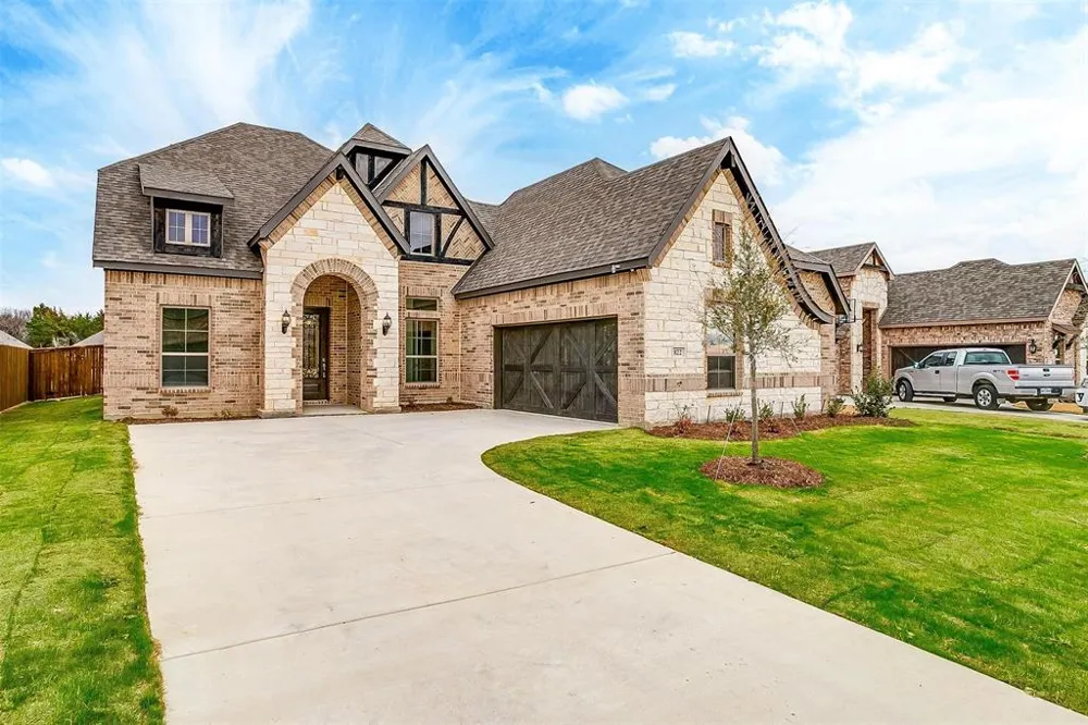 822 Summer Grove Midlothian, TX 76065