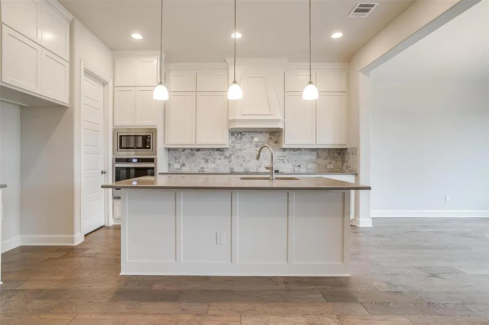 822 Summer Grove Midlothian, TX 76065