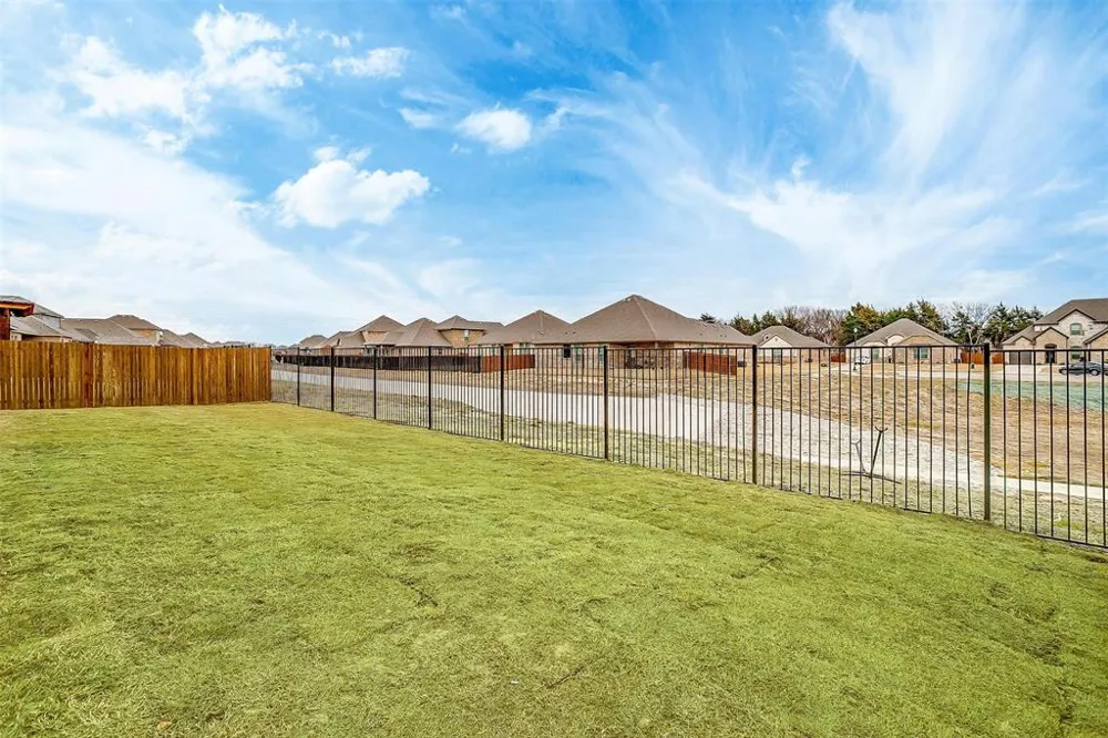 822 Summer Grove Midlothian, TX 76065
