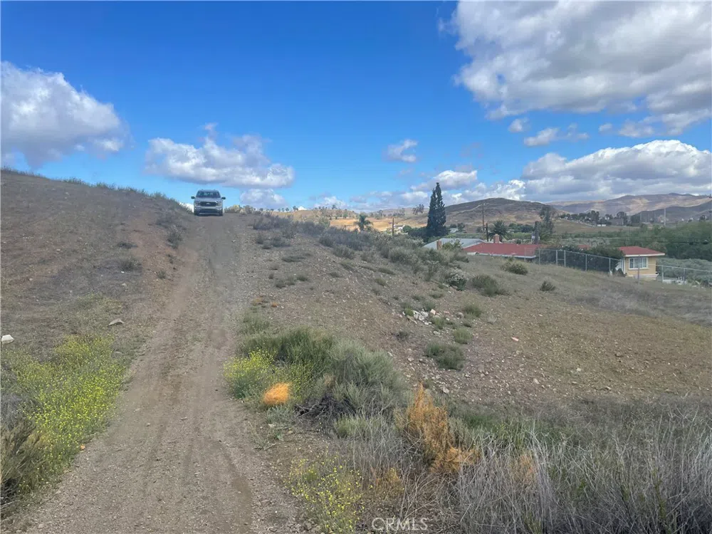 15 Kee Avenue Lake Elsinore, CA 92530