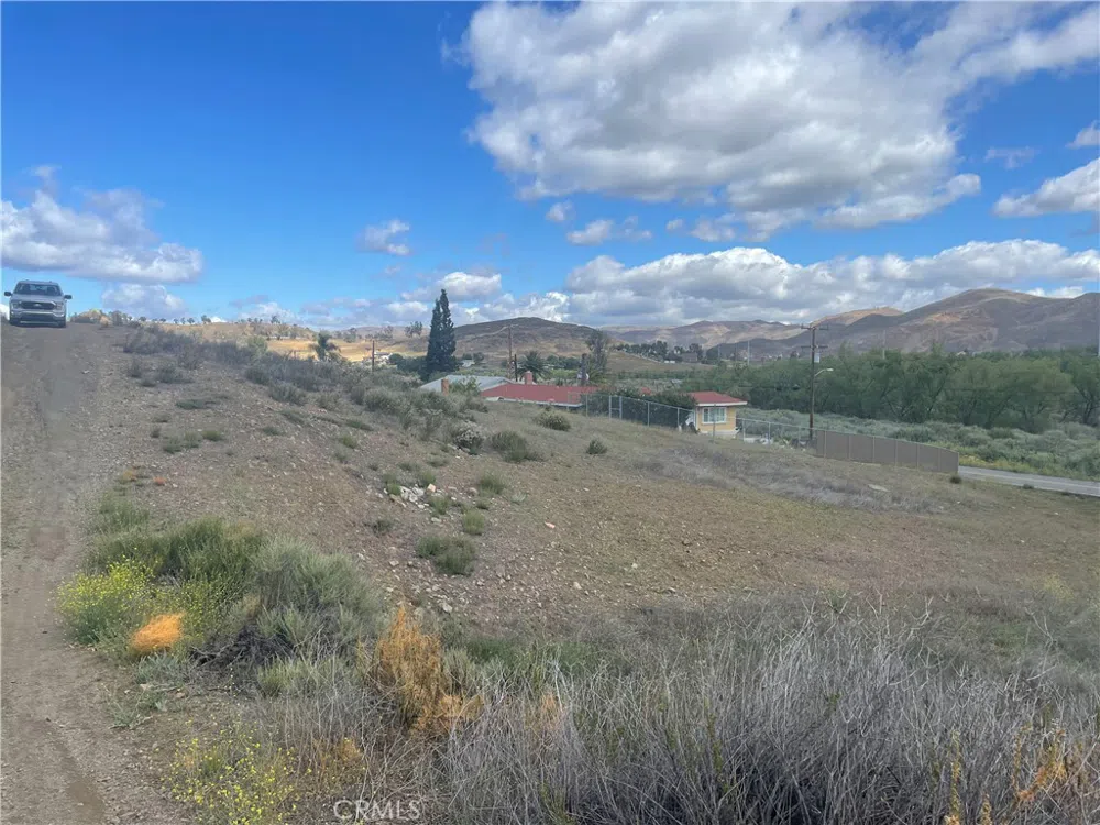 15 Kee Avenue Lake Elsinore, CA 92530