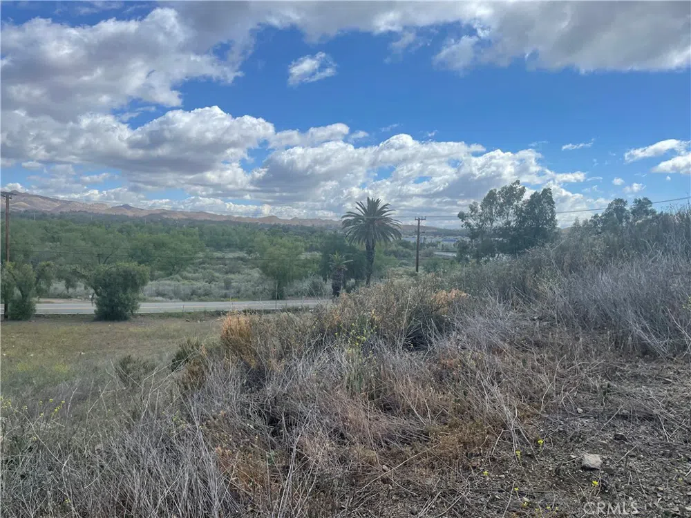 15 Kee Avenue Lake Elsinore, CA 92530