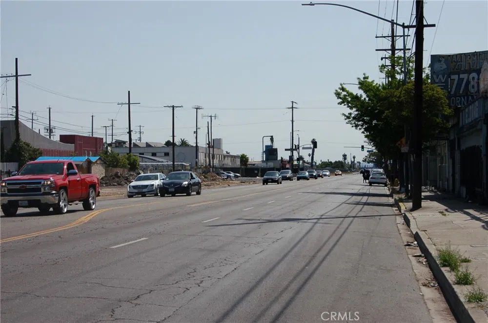 1442 W SLAUSON AVENUE Los Angeles, CA 90047