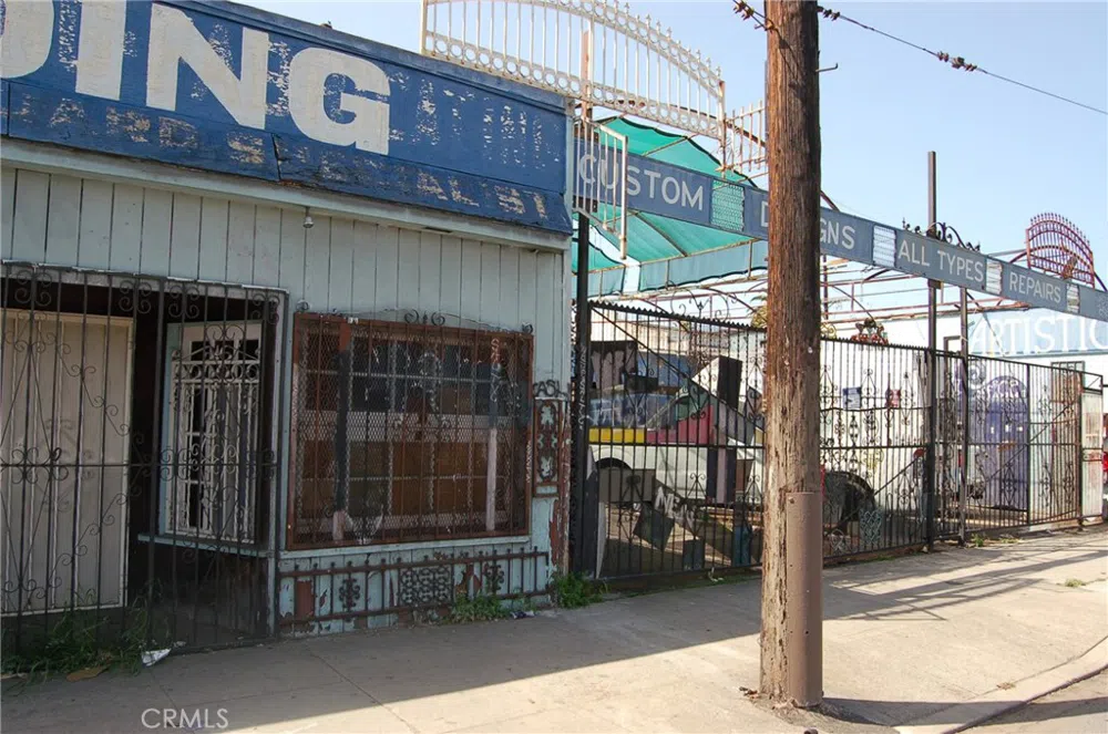 1442 W SLAUSON AVENUE Los Angeles, CA 90047
