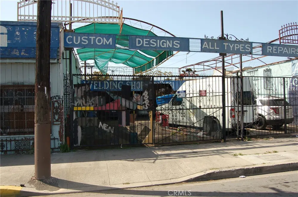 1442 W SLAUSON AVENUE Los Angeles, CA 90047