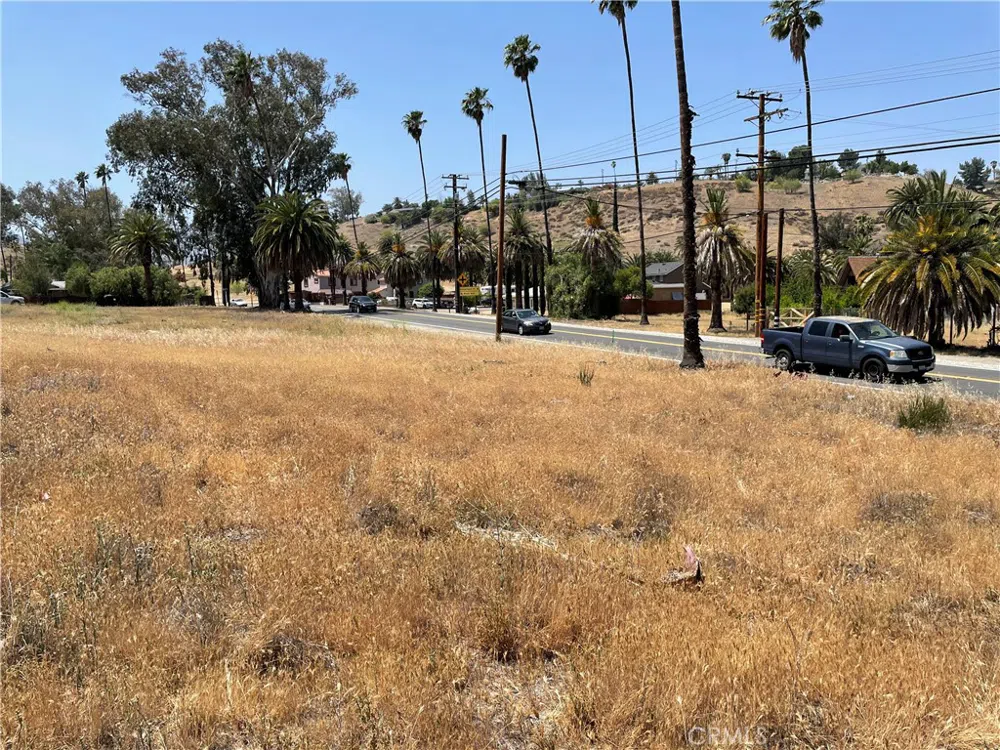 16 Riverside Drive Lake Elsinore, CA 92530