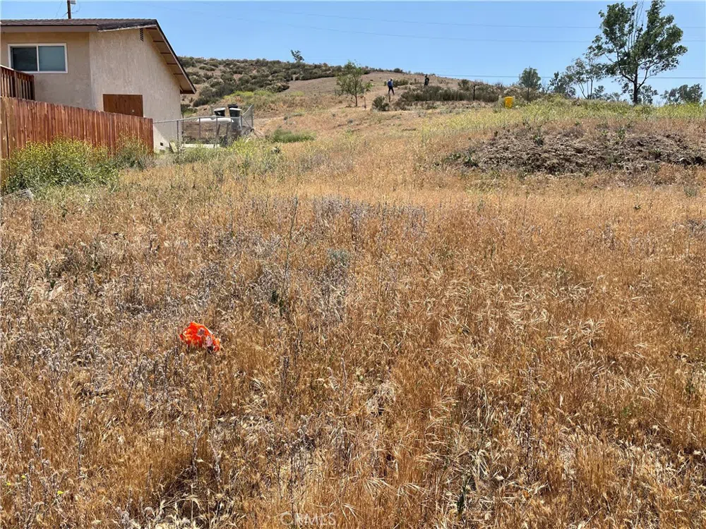 16 Riverside Drive Lake Elsinore, CA 92530