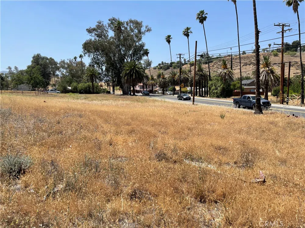 16 Riverside Drive Lake Elsinore, CA 92530