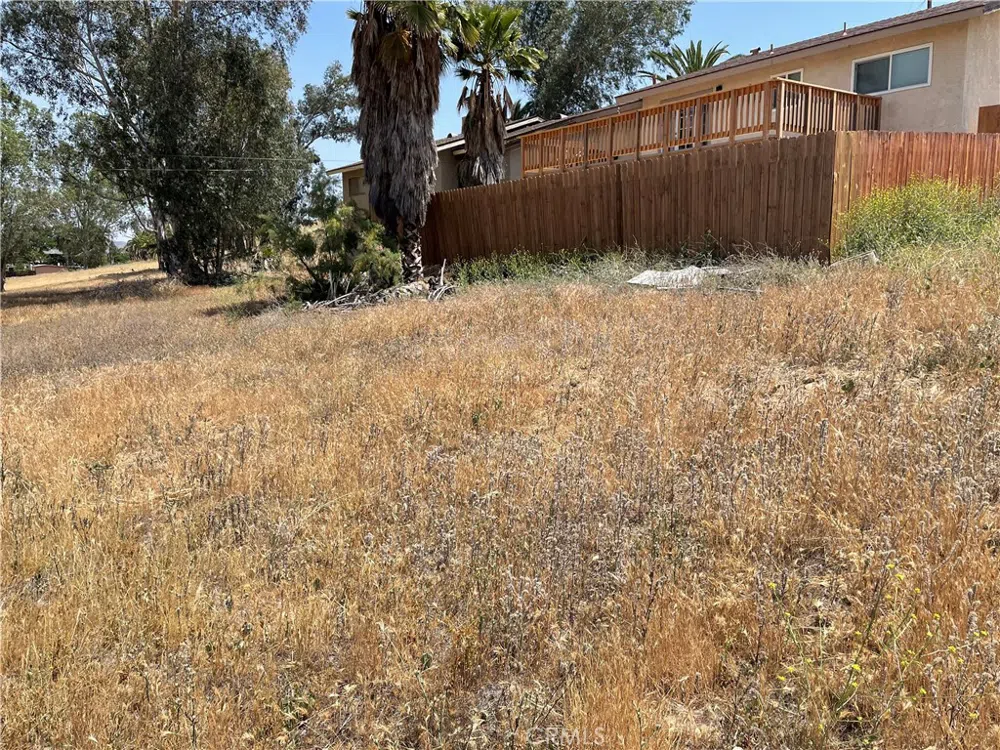 16 Riverside Drive Lake Elsinore, CA 92530