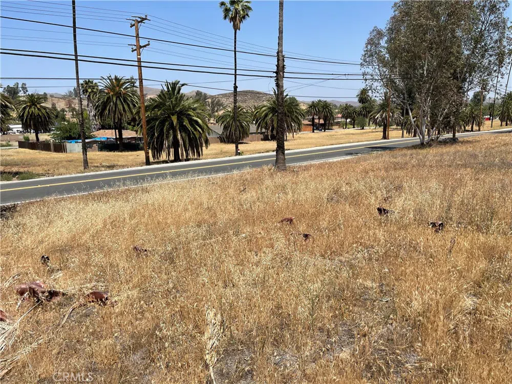 16 Riverside Drive Lake Elsinore, CA 92530