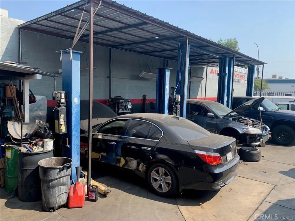 4727 Slauson Avenue Maywood, CA 90270