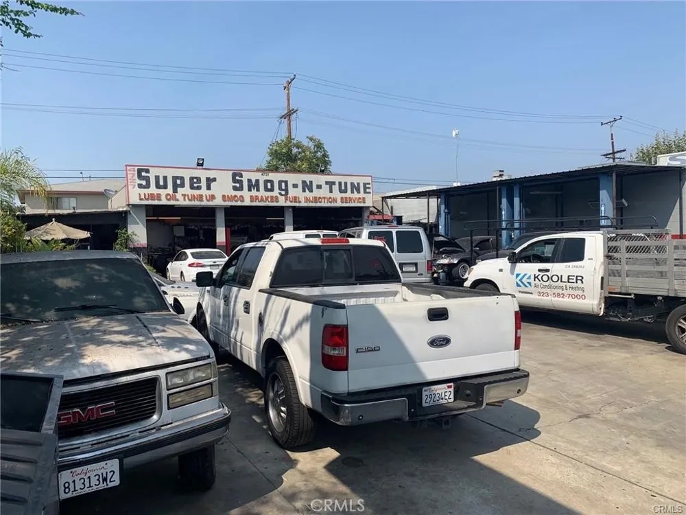 4727 Slauson Avenue Maywood, CA 90270