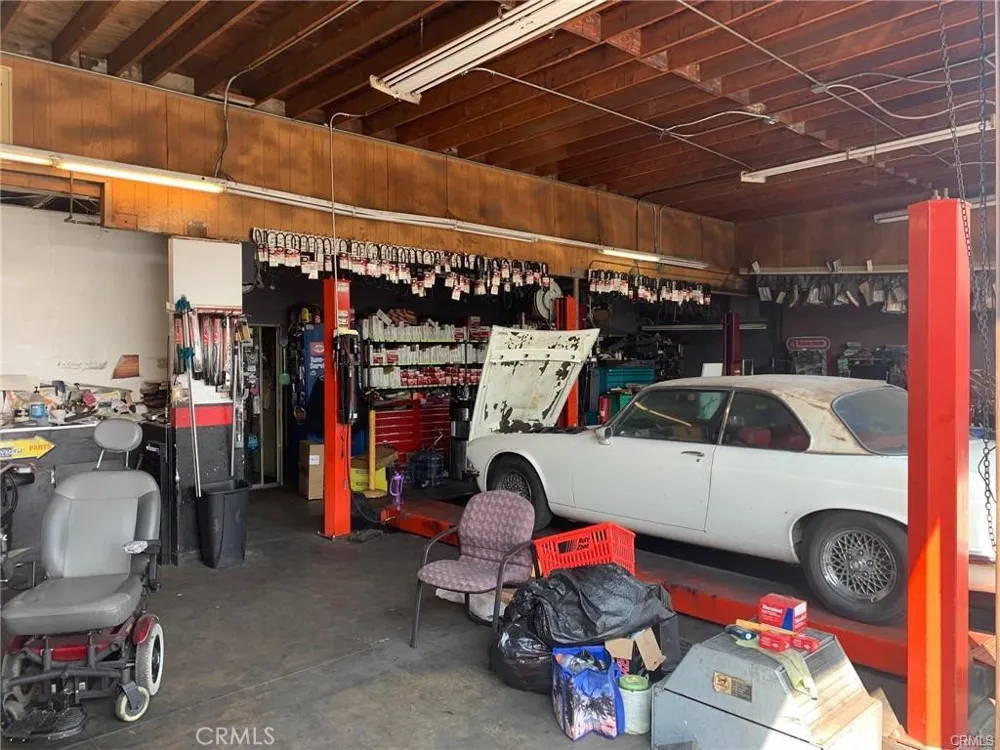 4727 Slauson Avenue Maywood, CA 90270