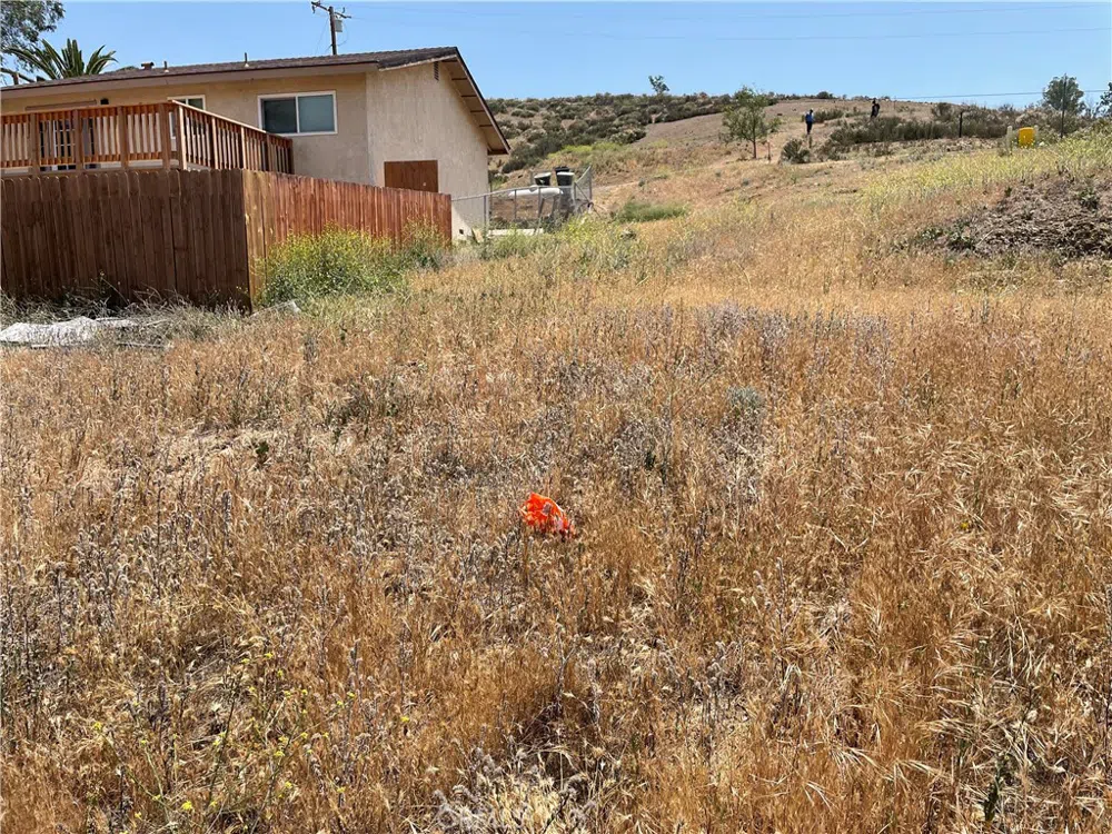 15 Riverside Drive Lake Elsinore, CA 92530