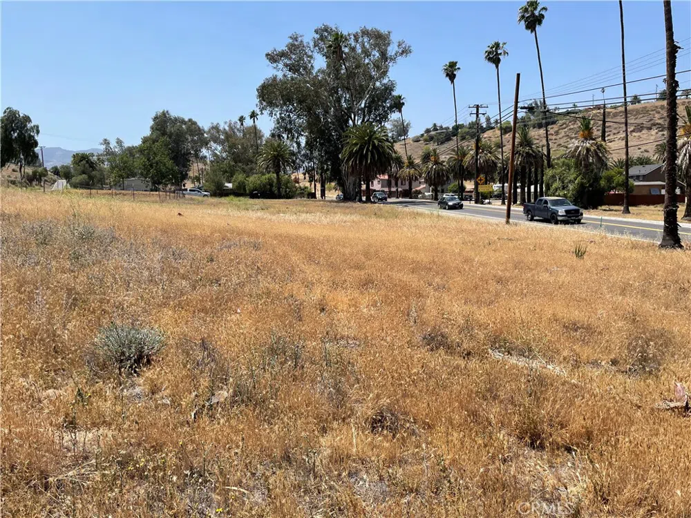 15 Riverside Drive Lake Elsinore, CA 92530
