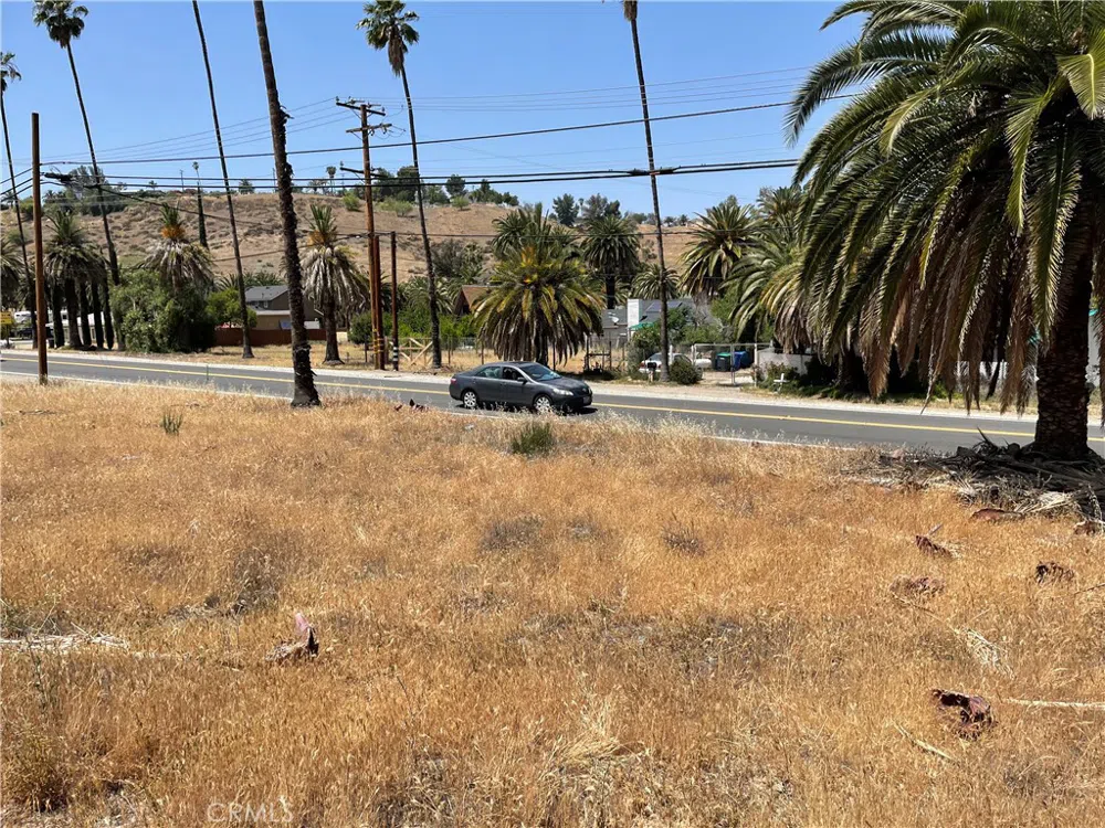 15 Riverside Drive Lake Elsinore, CA 92530