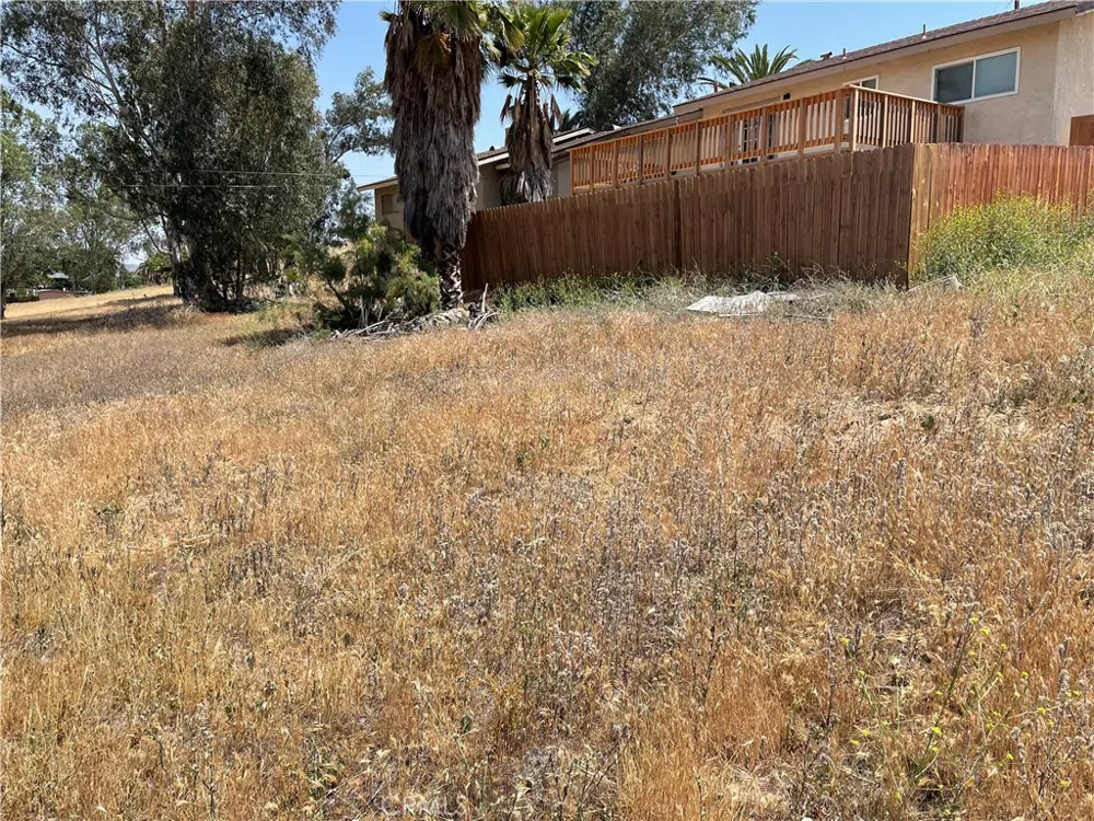 15 Riverside Drive Lake Elsinore, CA 92530