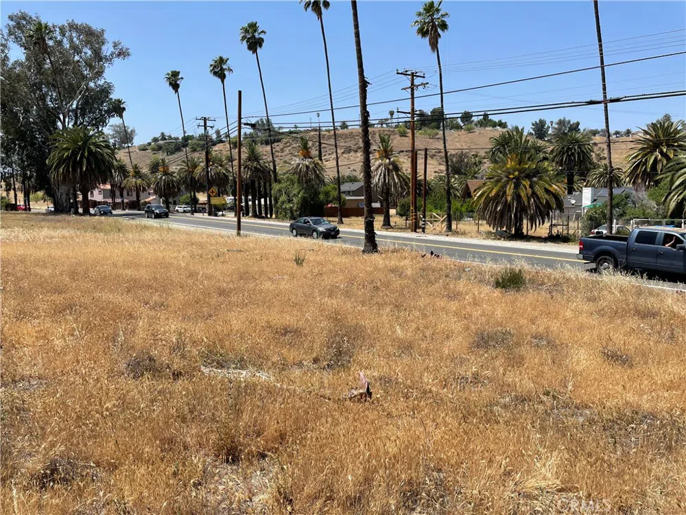 15 Riverside Drive Lake Elsinore, CA 92530