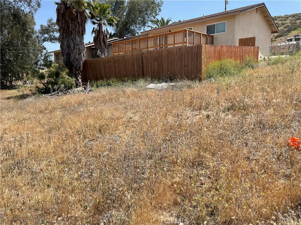15 Riverside Drive Lake Elsinore, CA 92530