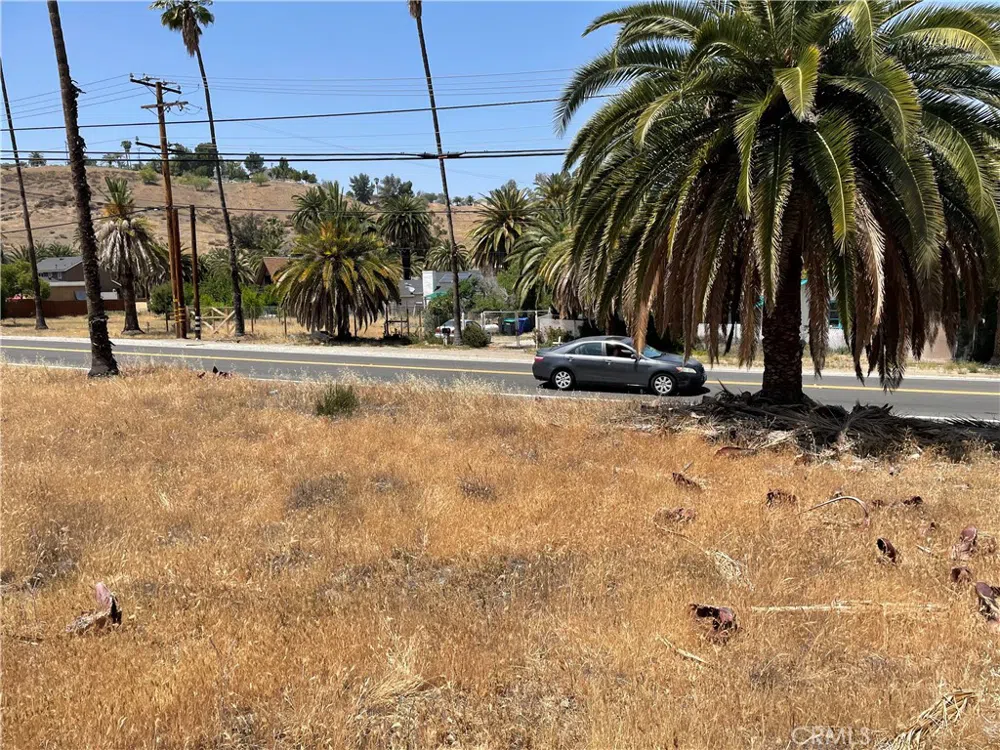 15 Riverside Drive Lake Elsinore, CA 92530