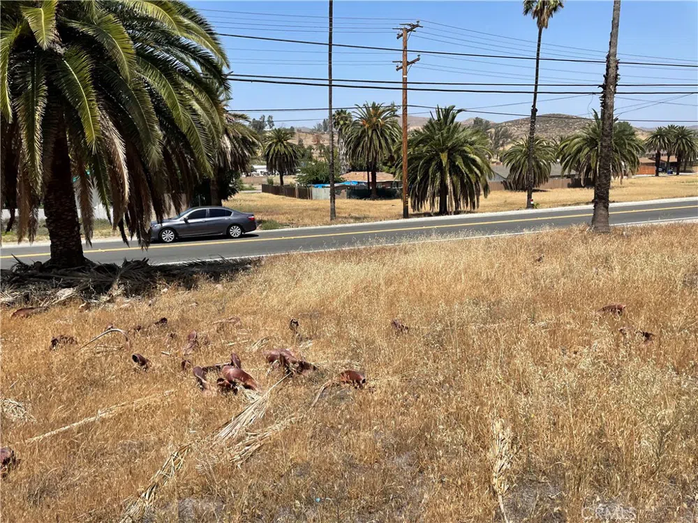 15 Riverside Drive Lake Elsinore, CA 92530
