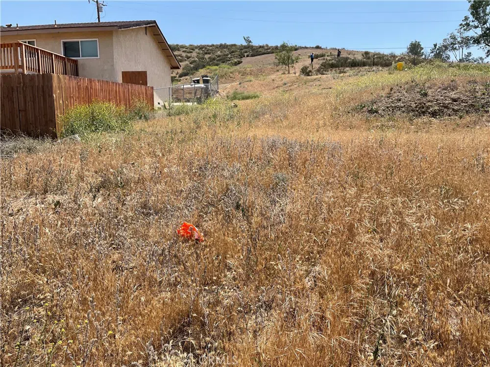 15 Riverside Drive Lake Elsinore, CA 92530