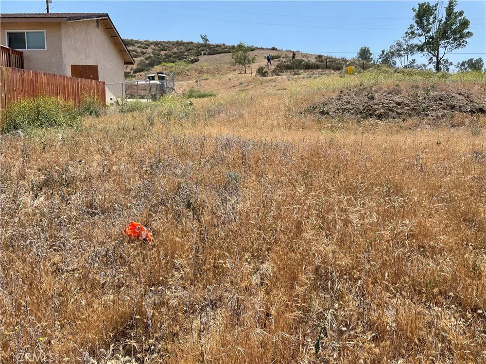 15 Riverside Drive Lake Elsinore, CA 92530