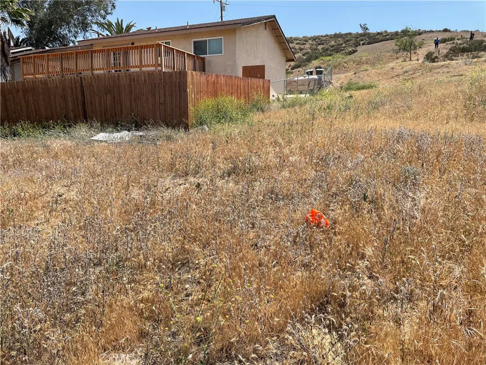15 Riverside Drive Lake Elsinore, CA 92530