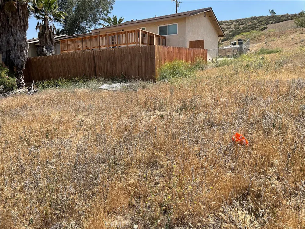 15 Riverside Drive Lake Elsinore, CA 92530