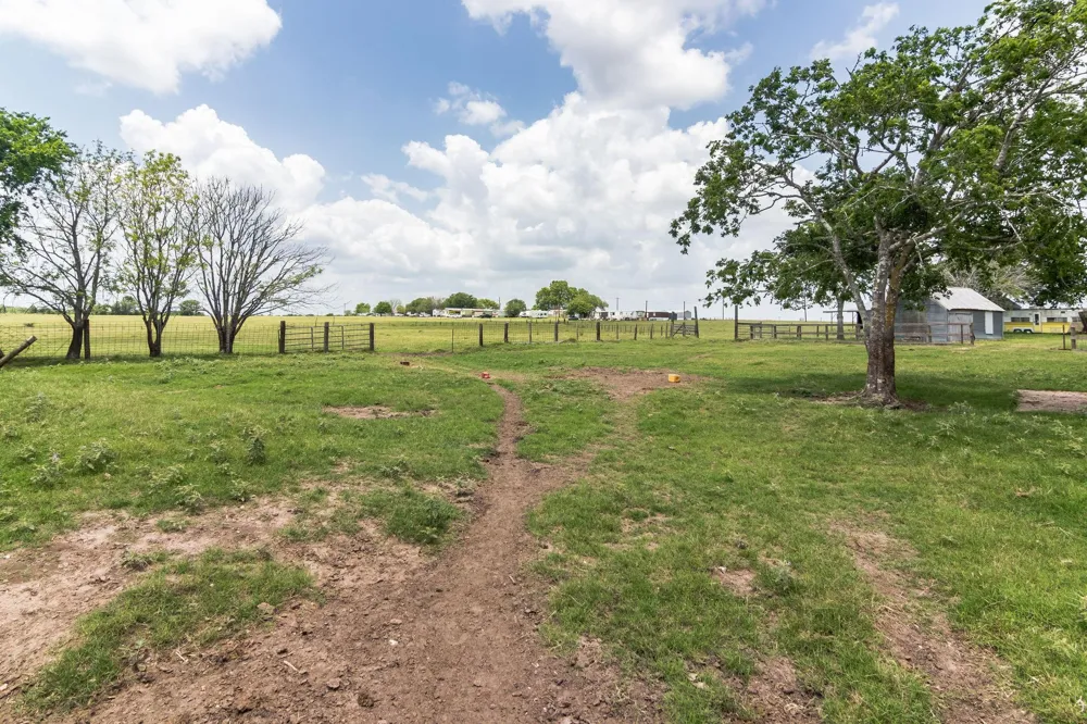 1230 Fm 155 S Weimar, TX 78962