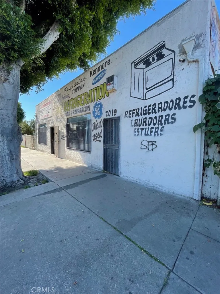 7019 Compton Avenue Los Angeles, CA 90001