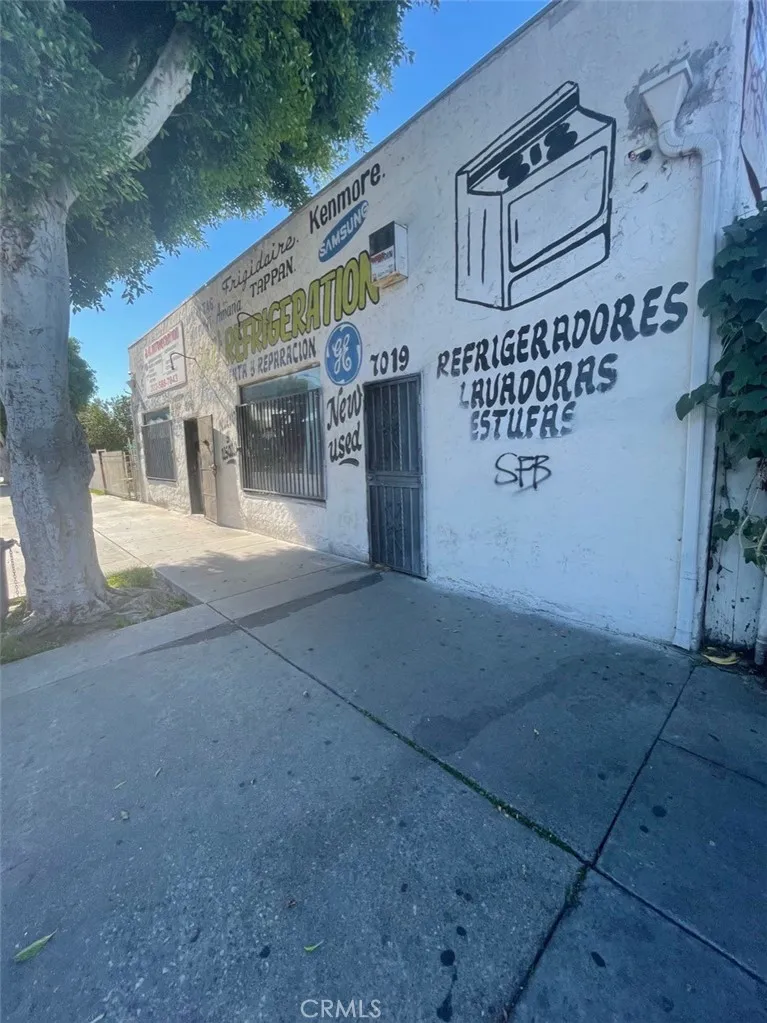 7019 Compton Avenue Los Angeles, CA 90001