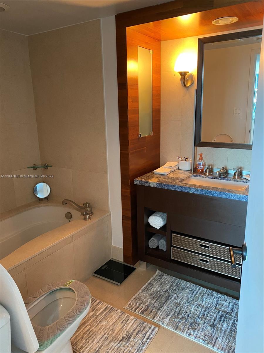 6801 Collins Ave #1102 (door 1111) Miami Beach, FL 33141