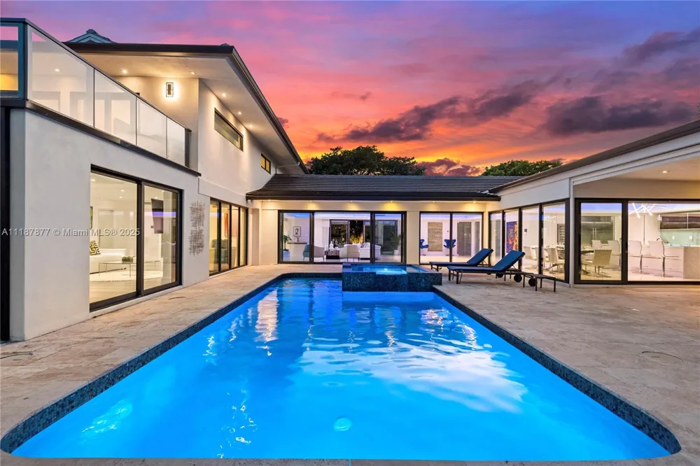 1025 Diplomat Pkwy Hollywood, FL 33019