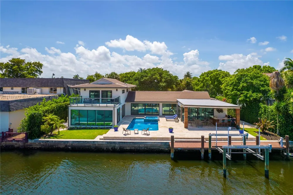 1025 Diplomat Pkwy Hollywood, FL 33019