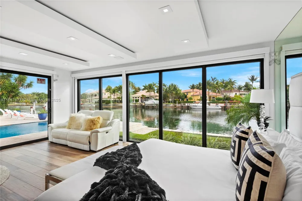1025 Diplomat Pkwy Hollywood, FL 33019