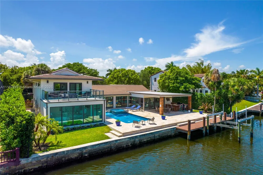 1025 Diplomat Pkwy Hollywood, FL 33019