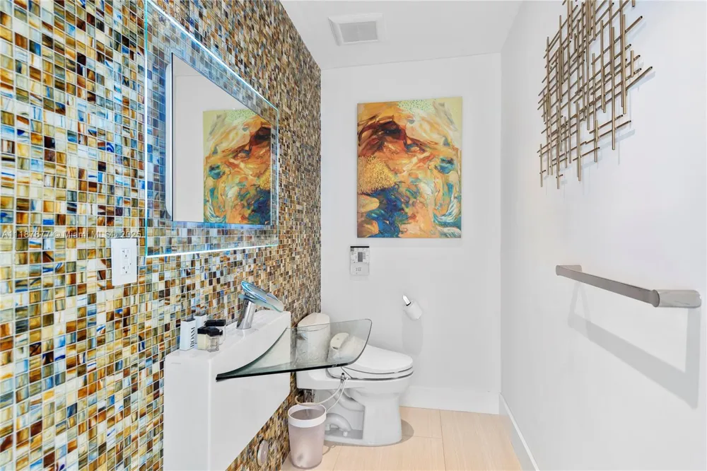 1025 Diplomat Pkwy Hollywood, FL 33019