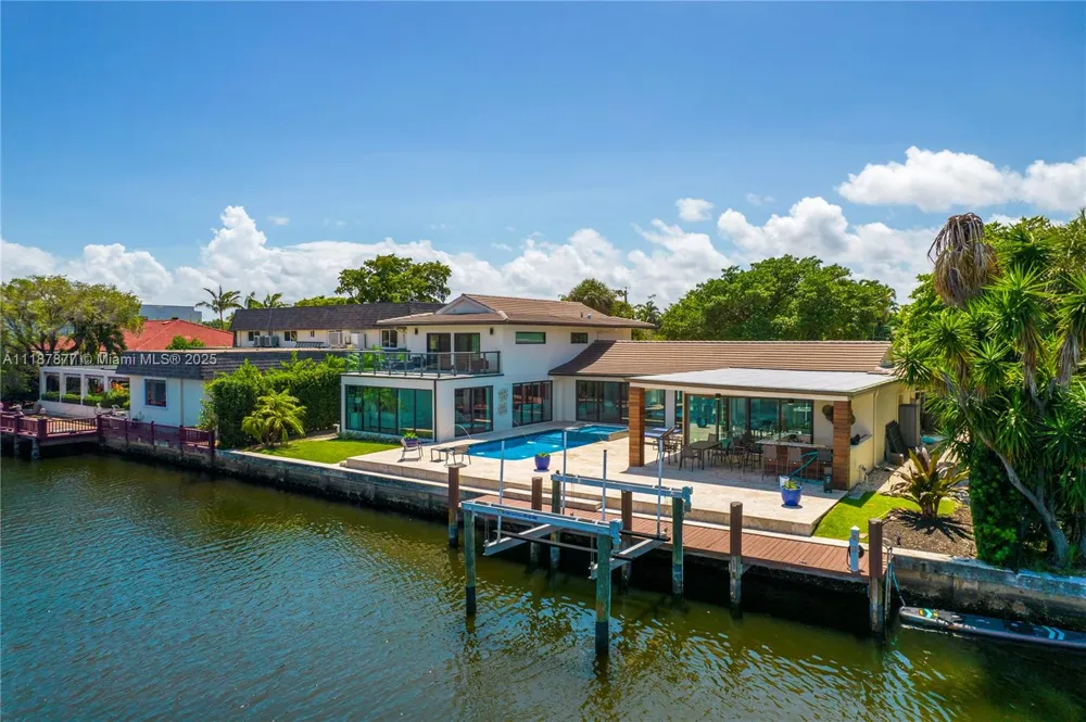 1025 Diplomat Pkwy Hollywood, FL 33019