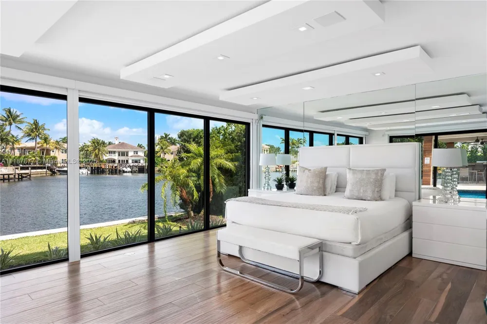 1025 Diplomat Pkwy Hollywood, FL 33019