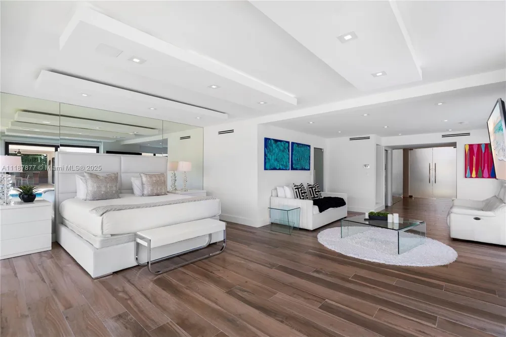 1025 Diplomat Pkwy Hollywood, FL 33019