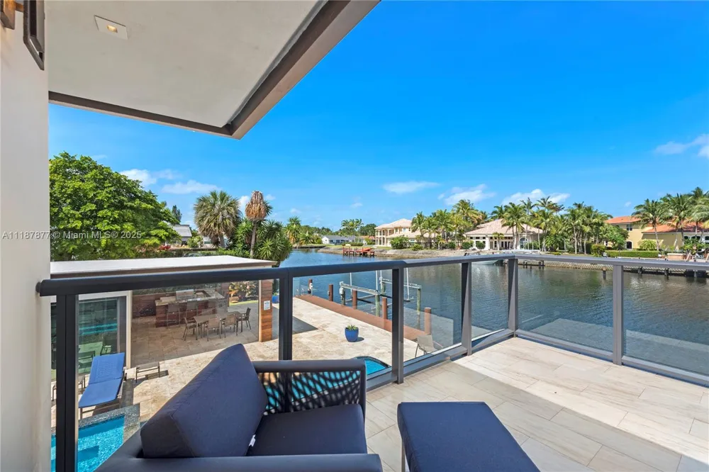 1025 Diplomat Pkwy Hollywood, FL 33019